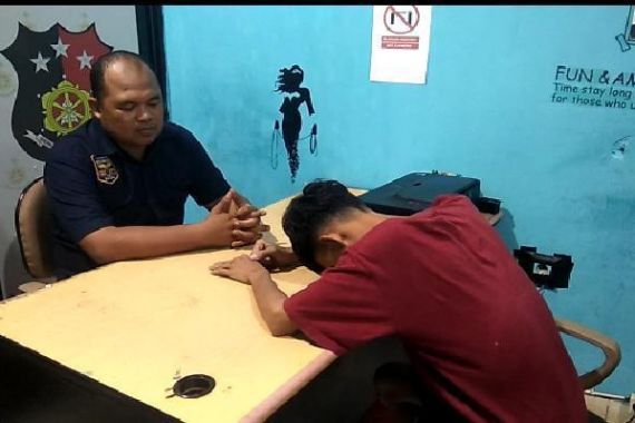 Keji! Pemuda 20 Tahun Gorok Leher Temannya yang Lagi Tidur - JPNN.COM