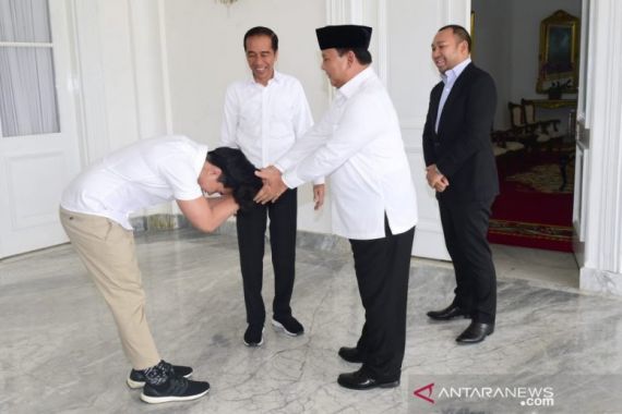 Kaesang Berkaus Gambar Prabowo, Begini Reaksi Petinggi PDIP - JPNN.COM