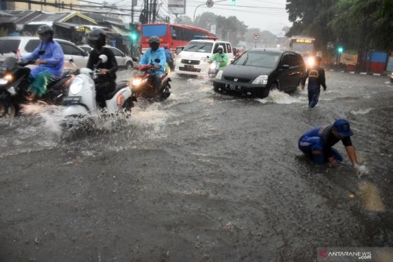 Banjir Terjadi di Beberapa Wilayah di Jakarta - JPNN.COM