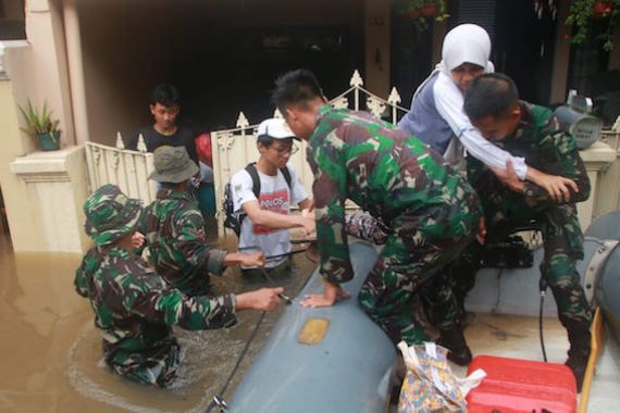 TNI AL Terjunkan Tim Siaga Banjir - JPNN.COM