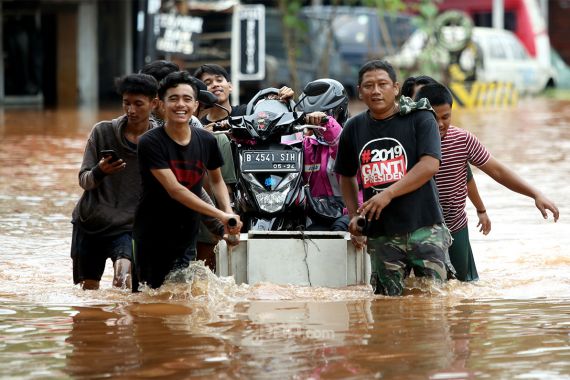 Data 9 Korban Banjir dan Longsor di Jabodetabek yang Meninggal Dunia - JPNN.COM