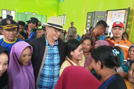 Gubernur Banten Tinjau Korban Banjir Bandang - JPNN.COM