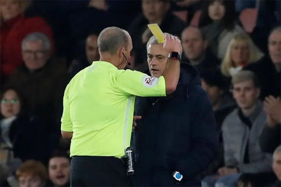 Dapat Kartu Kuning, Mourinho: Saya Memang Kasar ke Orang Idiot - JPNN.COM