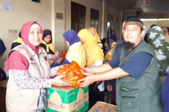 PA 212 Serahkan Ribuan Nasi Bungkus ke Korban Banjir Jakarta - JPNN.COM