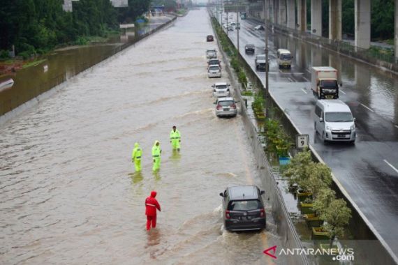 Banjir Jakarta: Ini Daftar Jalan Tol Jabodetabek yang Ditutup Sementara - JPNN.COM