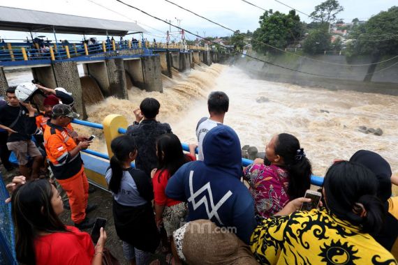 Anies Baswedan Sebut Kunci Utama Pengendalian Banjir Jakarta - JPNN.COM