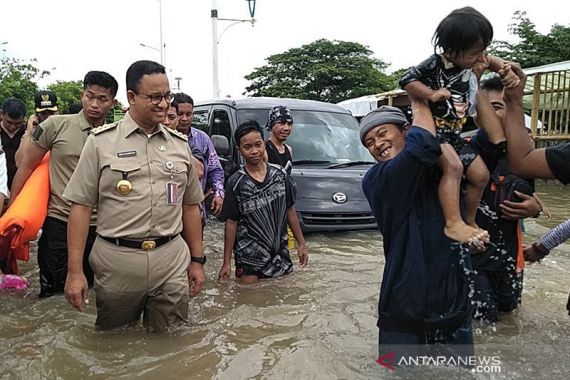 Anies Baswedan: Waktu Hujan Deras Luar Biasa Itu, 85 Persen Jakarta Tetap Aman - JPNN.COM