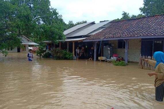 Banjir di Karawang Makin Meluas - JPNN.COM