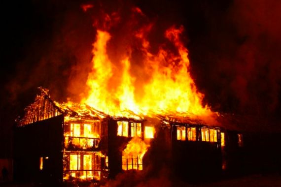 Kebakaran di Sekadau, Satu Keluarga Tewas Terbakar - JPNN.COM