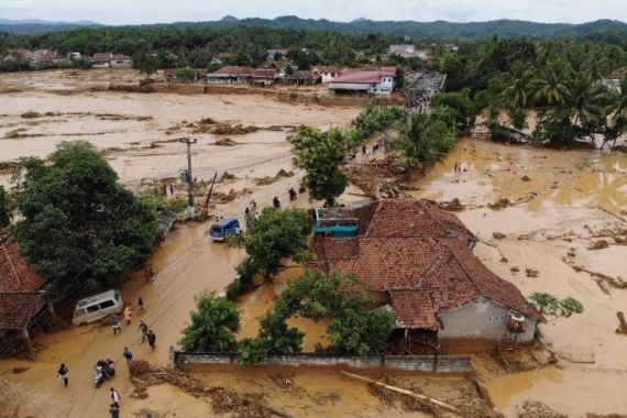 Kampung Muara Lebak Gedong Belum Bisa Ditembus TNI, Polri dan Basarnas - JPNN.COM