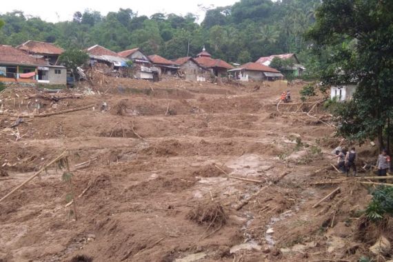 Tiga Korban Banjir di Sukajaya Bogor Belum Ditemukan - JPNN.COM
