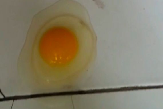 Fenomena Alam, Lantai Sekolah Ini Bersuhu Panas Bisa untuk Goreng Telur - JPNN.COM