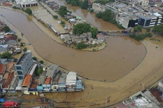 Pengamat: Curah Hujan Tinggi dan Drainase Buruk Penyebab Banjir Jakarta - JPNN.COM