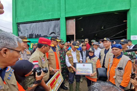 BNPB Serahkan DSP Rp 350 Juta Buat Lebak Gedong - JPNN.COM