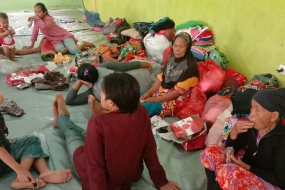 Pengungsi Korban Banjir Kesulitan Air Bersih - JPNN.COM