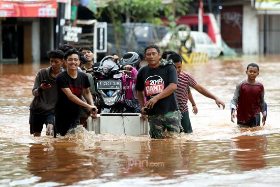 Jumlah Korban Tewas Banjir di Jabodetabek-Banten Bertambah - JPNN.COM