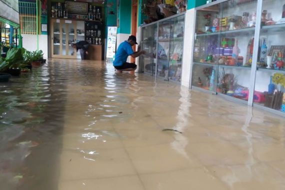 Anies Baswedan Pastikan Siswa Terdampak Banjir Diberi Bantuan - JPNN.COM