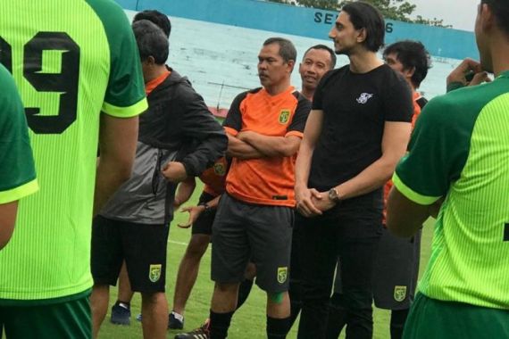 Persebaya Surabaya Resmi Kontrak Mustaqim sebagai Asisten Pelatih - JPNN.COM