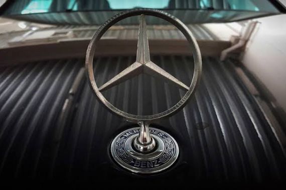 Bermasalah di Panel Sunroof, 744.000 Unit Mercedes-Benz Ditarik dari Peredaran - JPNN.COM