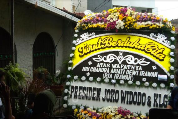 Jokowi dan Keluarga Turut Berduka untuk Ria Irawan - JPNN.COM