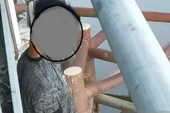 Anak Buah Kapal Ditemukan Tewas Tergantung di Jembatan - JPNN.COM