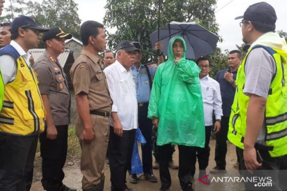 Jokowi Ungkap Penyebab Banjir Bandang di Lebak - JPNN.COM