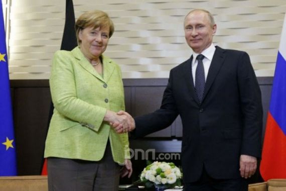 Bicarakan Krisis Timur Tengah, Putin Undang Angela Merkel - JPNN.COM