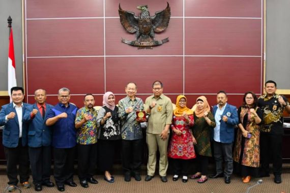 Unitomo Surabaya Berkunjung ke MPR, Studi Hukum Tata Negara - JPNN.COM