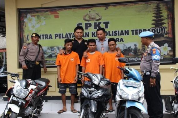 Ini Trio Pemuda Asal Sumba Barat Pelaku Curanmor - JPNN.COM