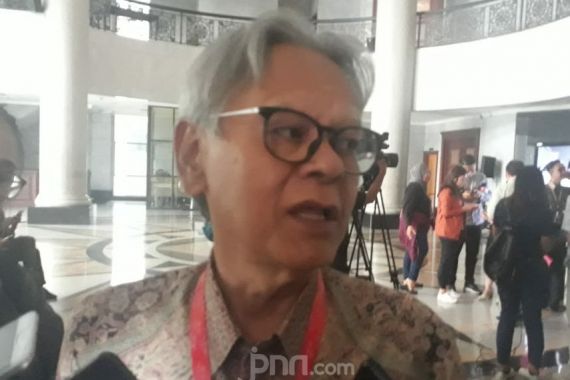 Erry Riyana Meyakini OTT Bupati Sidoarjo Menggunakan UU KPK Lama - JPNN.COM
