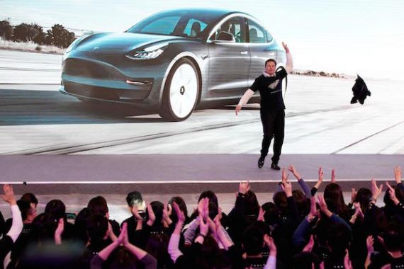 Tesla Mulai Produksi Mobil Listrik Terbaru di Tiongkok - JPNN.COM
