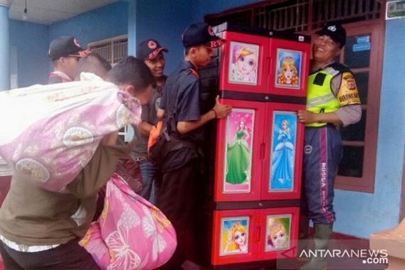 Pergerakan Tanah Meluas, Puluhan Rumah Rusak, Seluruh Warga Diungsikan - JPNN.COM