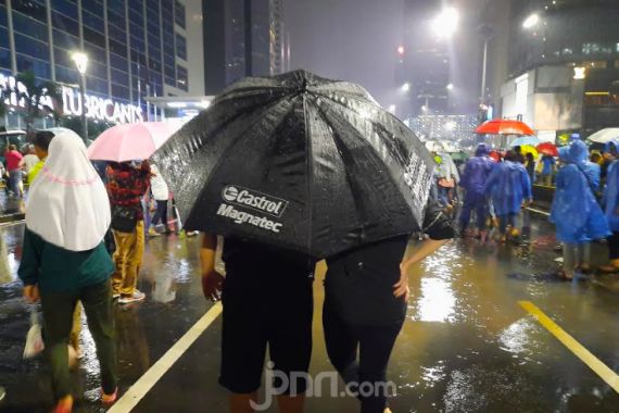 Untuk Warga Jakarta, Waspada Hujan Lebat Disertai Petir Hari Ini - JPNN.COM