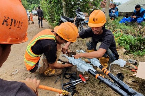 Tiga Kampung di Bogor Masih Gelap Gulita Dampak Banjir dan Longsor - JPNN.COM