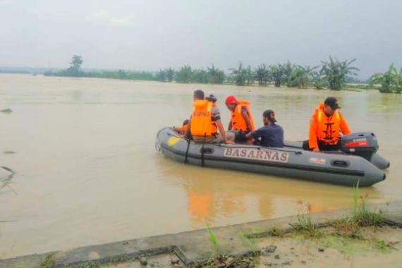 Banjir Susulan, Tiga Orang Selamat Berkat Batang Pisang, Satu Hilang - JPNN.COM