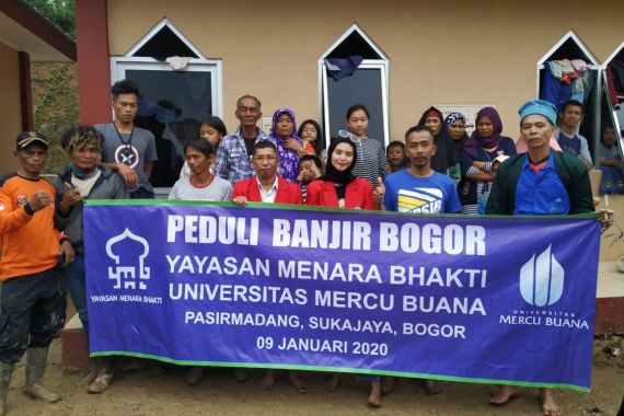 UMB Beri Bantuan untuk Korban Banjir dan Longsor di Bogor - JPNN.COM