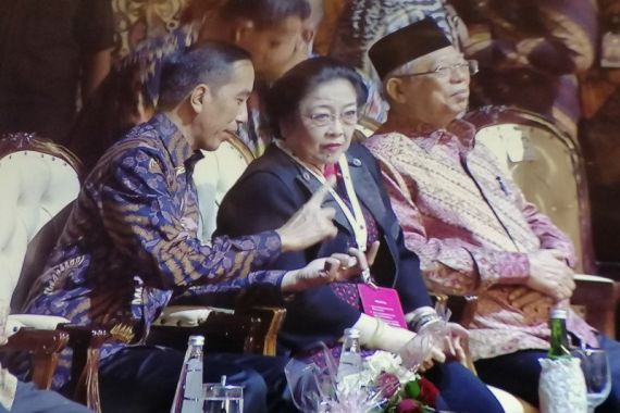 Di Depan Megawati, Jokowi Curhat Masalah Ekonomi Indonesia - JPNN.COM