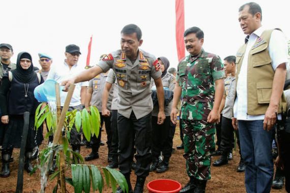 Panglima TNI Peringati Hari Gerakan Menanam Sejuta Pohon - JPNN.COM