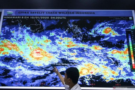 Prakiraan Cuaca Jakarta Hari Ini: Waspada! Ada Petir dan Angin Kencang - JPNN.COM
