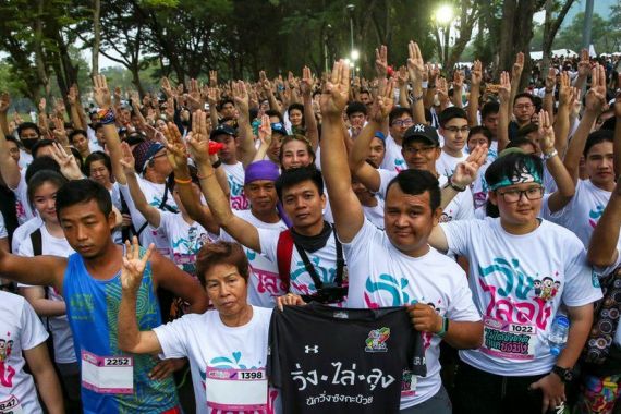 Unik, Ribuan Warga Thailand Lari Pagi demi Menggulingkan Pemerintah - JPNN.COM