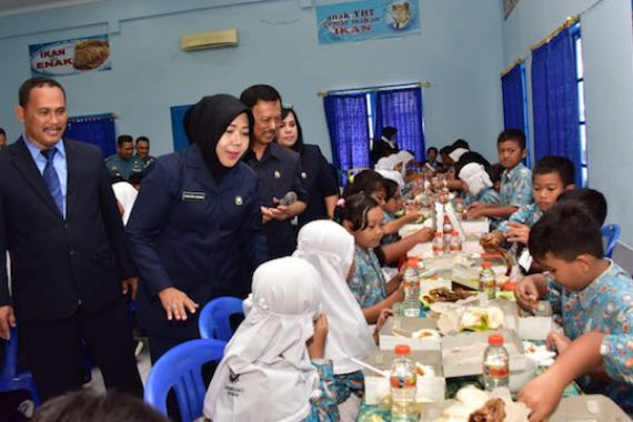 Yayasan Hang Tuah Dorong Siswa Gemar Makan Ikan - JPNN.COM