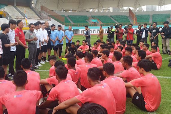 Menpora Pantau Langsung Sesi Latihan Perdana Timnas U-19 - JPNN.COM
