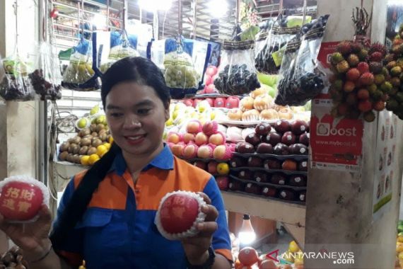 Ini Bukan Hoaks, Jelang Imlek Apel China Mulai Diburu - JPNN.COM