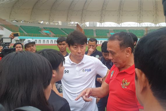 Ketum PSSI Minta Shin Tae Yong ke Indonesia Awal Juli - JPNN.COM