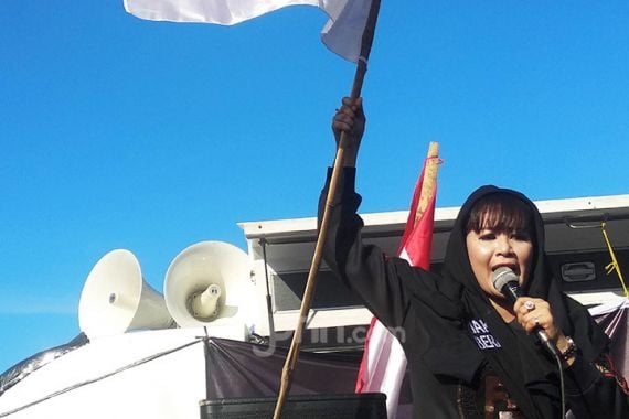 Dewi Tanjung Tidak Akan Berhenti Sampai Anies Lengser - JPNN.COM