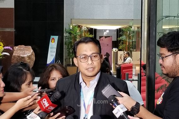 KPK Periksa eks Wali Kota Bima M Lutfi - JPNN.COM