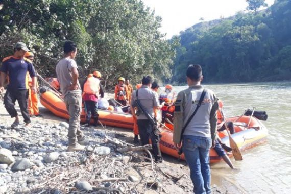  Warga yang Hanyut di Sungai Aceh Tengah Belum Ditemukan - JPNN.COM