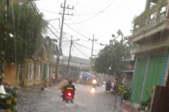 Banjir di Kota Surabaya Bisa Surut dalam 2 Jam, Begini Strateginya - JPNN.COM