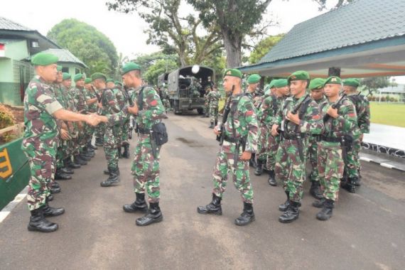 Prajurit TNI dari Satuan Tempur Diberangkatkan ke Medan Operasi - JPNN.COM