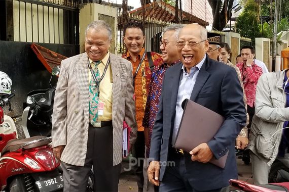 Tim Hukum PDIP Datangi KPU, Mereka Tertawa - JPNN.COM